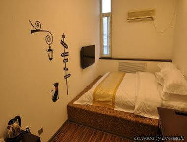 Super 8 Lishuiqiao South Subway Station 4*